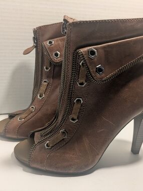 3 inch heel Gianni Bini Brown Leather Peep-Toe Ankle Booties with Front Zipper